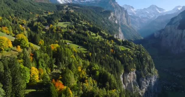 瑞士劳特布鲁南山谷美丽的瑞士自然美景，瑞士君格弗鲁地区阿尔卑斯山的日落，著名的瑞士旅游胜地.图片