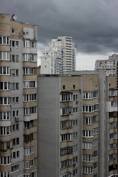 上世纪80年代东欧的多层城市建筑立木照片图片