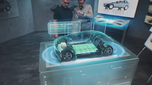 两名男性汽车工程师利用未来的增强型现实全息汽车原型开发新的环保电动汽车。汽车高科技发展的3D图形。VFX动画.图片